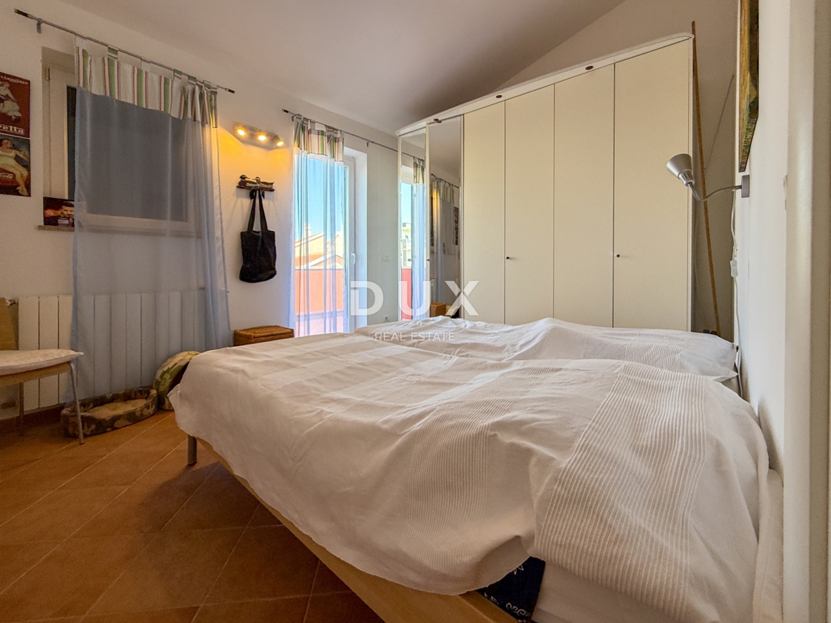 ISTRA, BANJOLE (Volme) - Samo v naši ponudbi je družinska vila z garažami in tremi apartmaji!