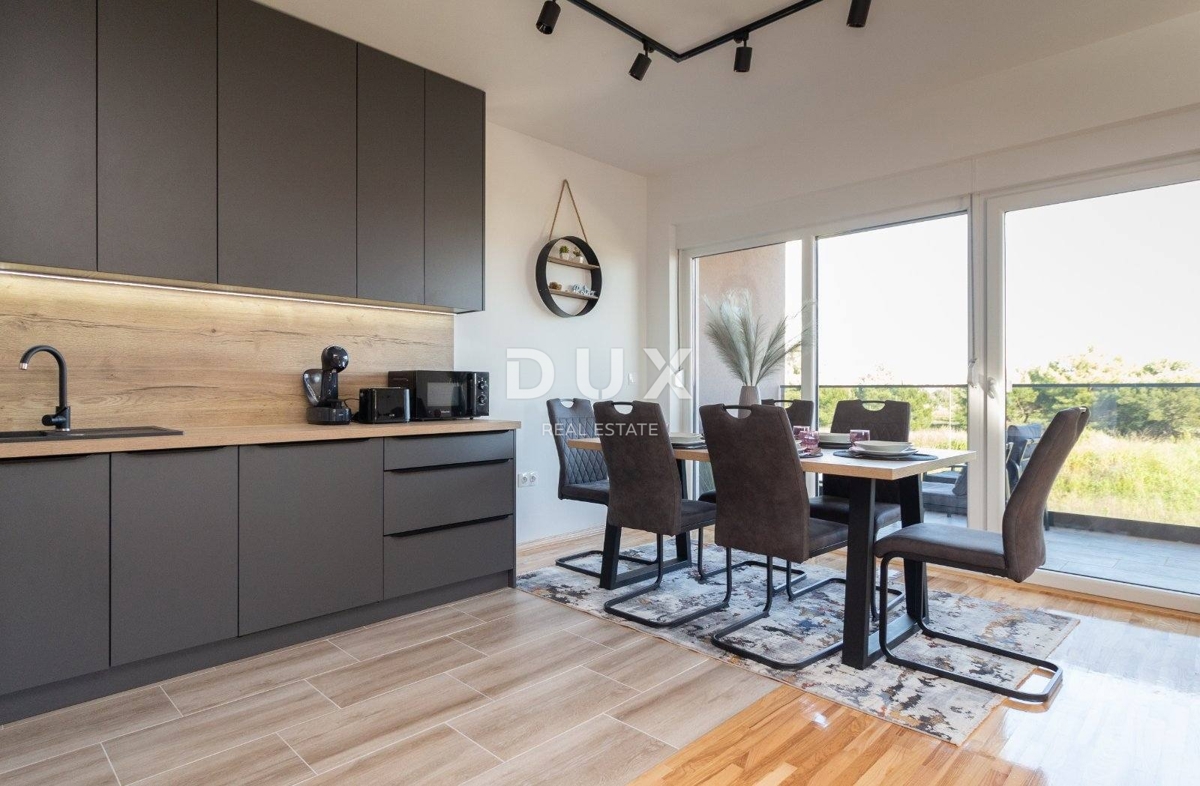 ZADAR, PRIVLAKA - Stanovanje v novogradnji, 300m od morja!