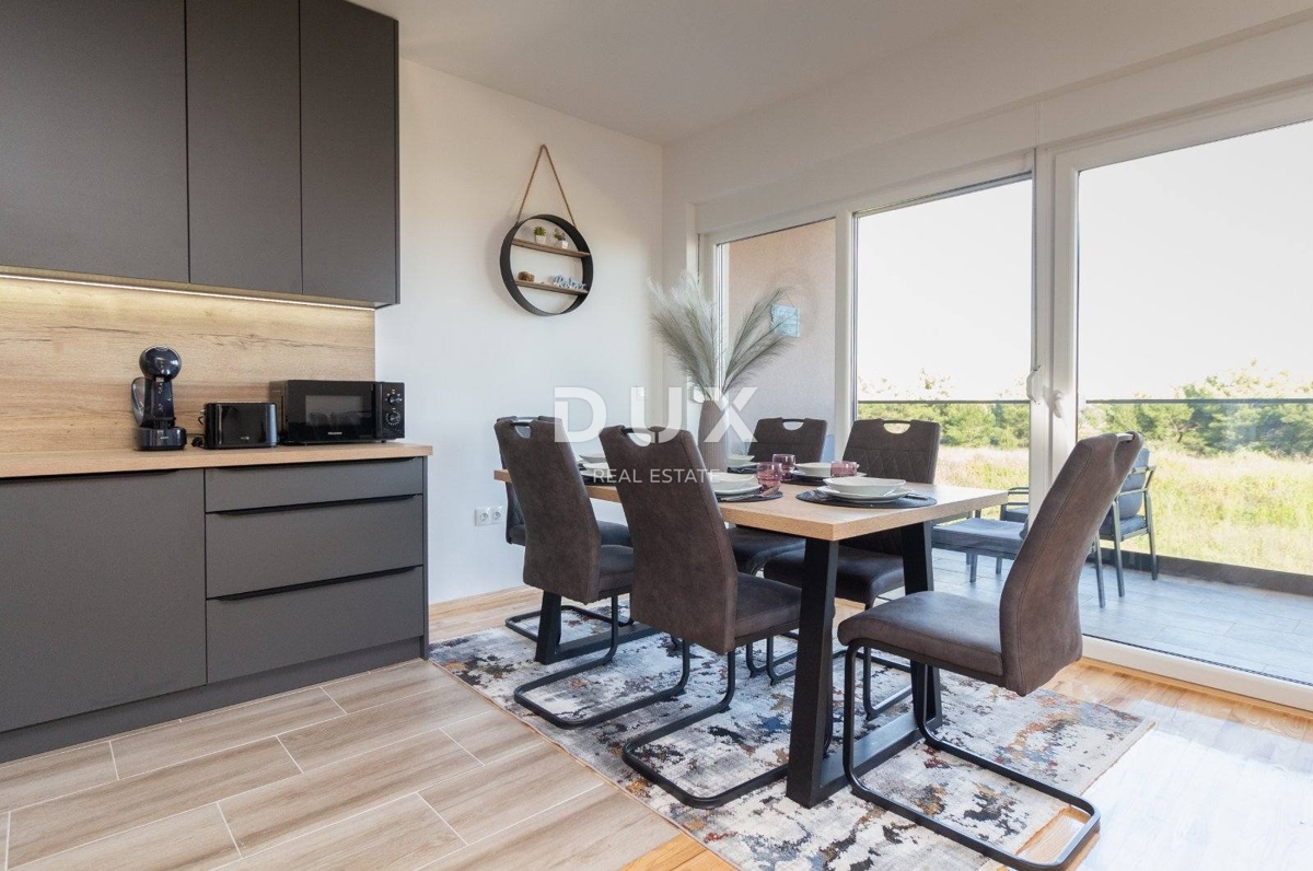 ZADAR, PRIVLAKA - Stanovanje v novogradnji, 300m od morja!