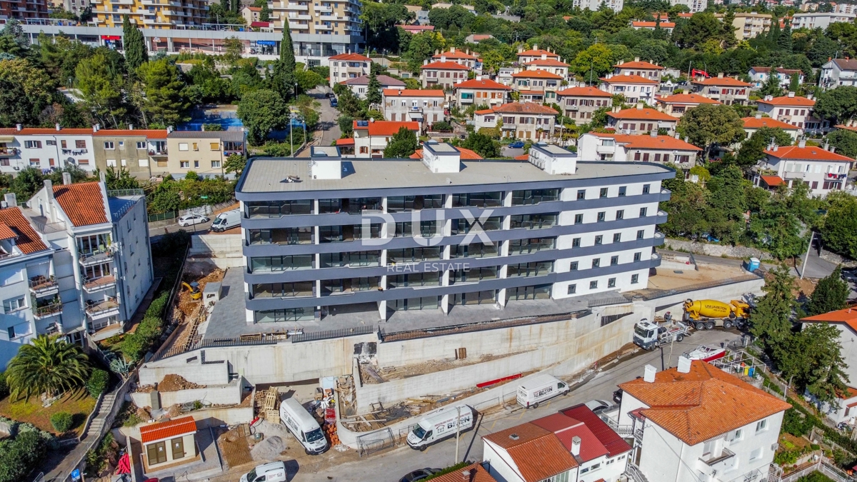 RIJEKA, KANTRIDA - 82m2 veliko stanovanje v luksuzni novogradnji le 250 metrov od morja z garažo in panoramskim pogledom na morje