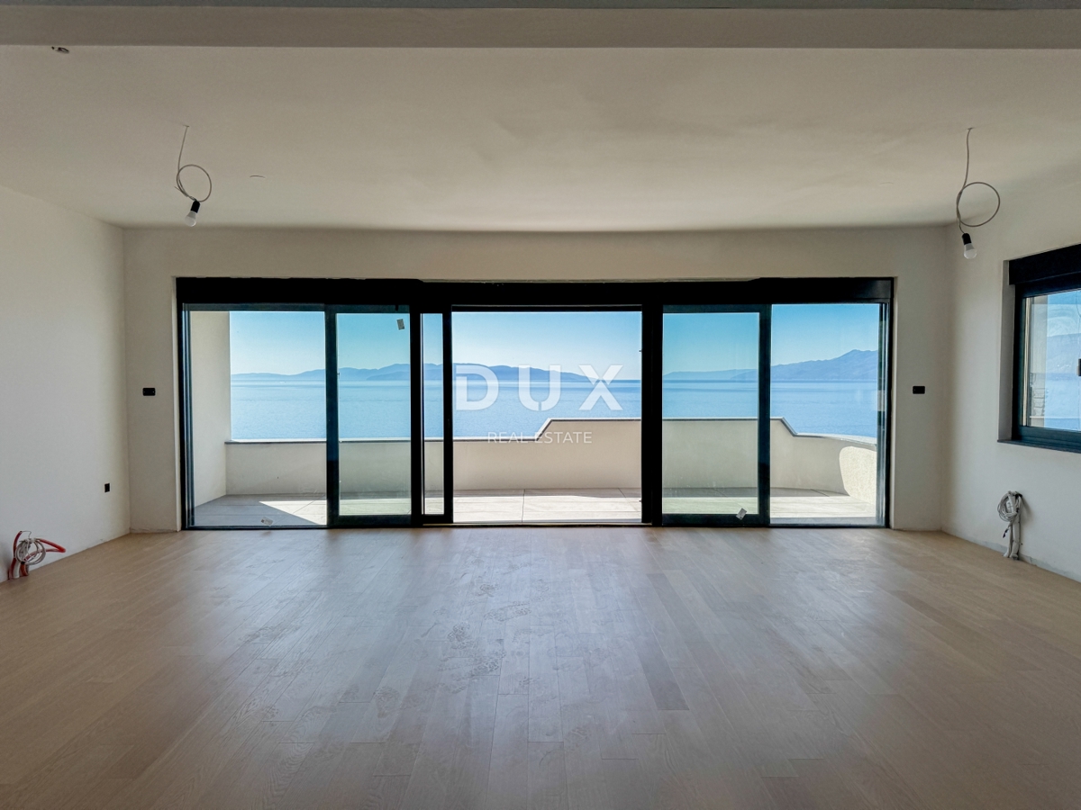 RIJEKA, KANTRIDA - 82m2 veliko stanovanje v luksuzni novogradnji le 250 metrov od morja z garažo in panoramskim pogledom na morje