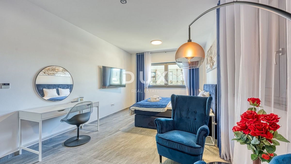 ISTRA, POREČ - Luksuzna polpritlična hiša z bazenom, savno in jacuzzijem, 260m2