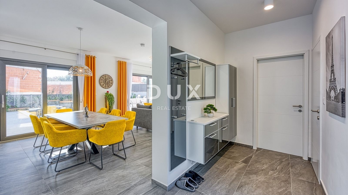 ISTRA, POREČ - Luksuzna polpritlična hiša z bazenom, savno in jacuzzijem, 260m2