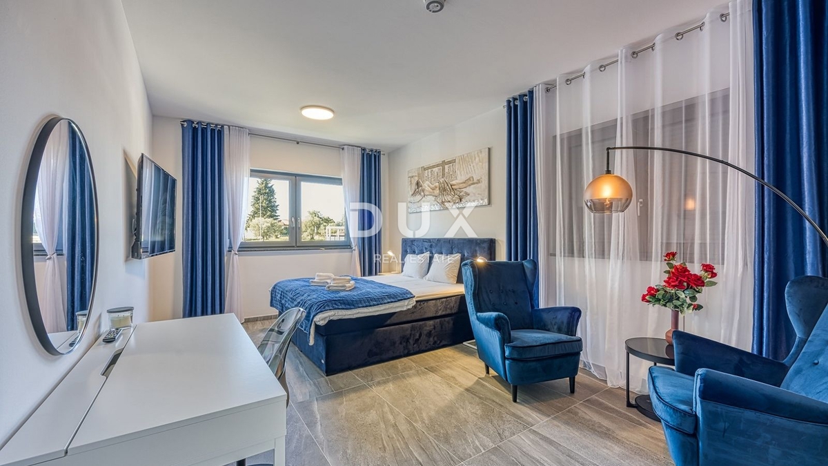 ISTRA, POREČ - Luksuzna polpritlična hiša z bazenom, savno in jacuzzijem, 260m2