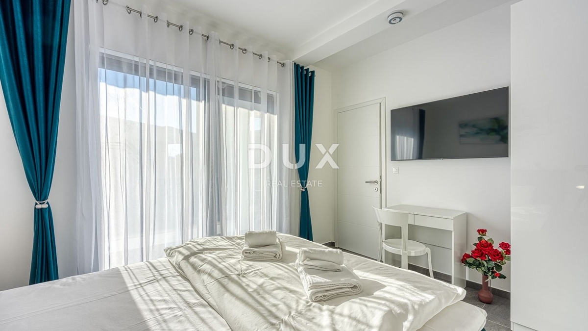 ISTRA, POREČ - Luksuzna polpritlična hiša z bazenom, savno in jacuzzijem, 260m2