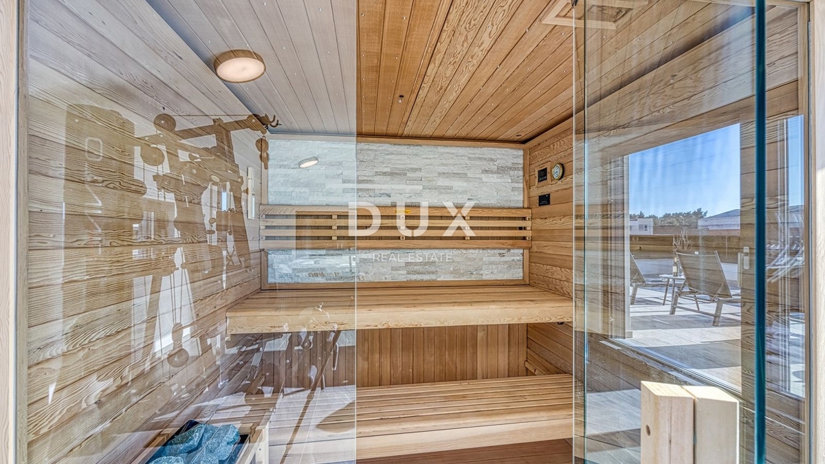 ISTRA, POREČ - Luksuzna polpritlična hiša z bazenom, savno in jacuzzijem, 260m2