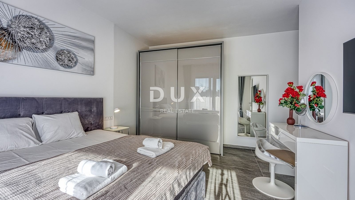 ISTRA, POREČ - Luksuzna polpritlična hiša z bazenom, savno in jacuzzijem, 260m2