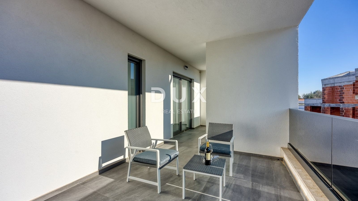 ISTRA, POREČ - Luksuzna polpritlična hiša z bazenom, savno in jacuzzijem, 260m2