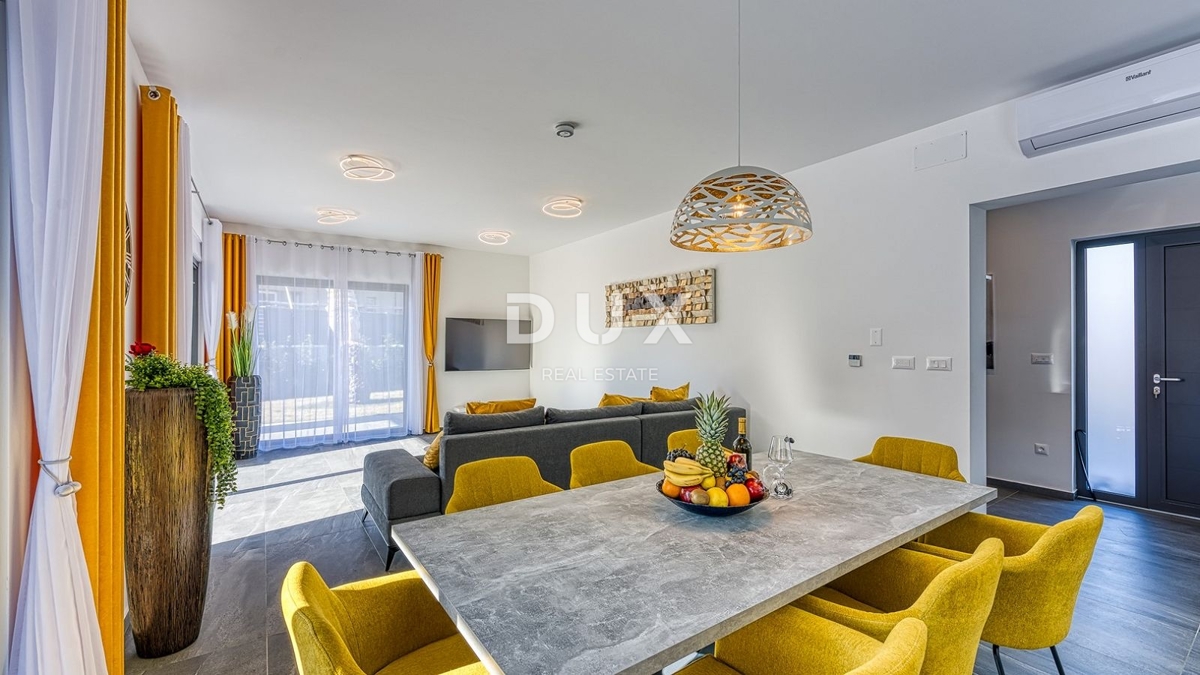 ISTRA, POREČ - Luksuzna polpritlična hiša z bazenom, savno in jacuzzijem, 260m2