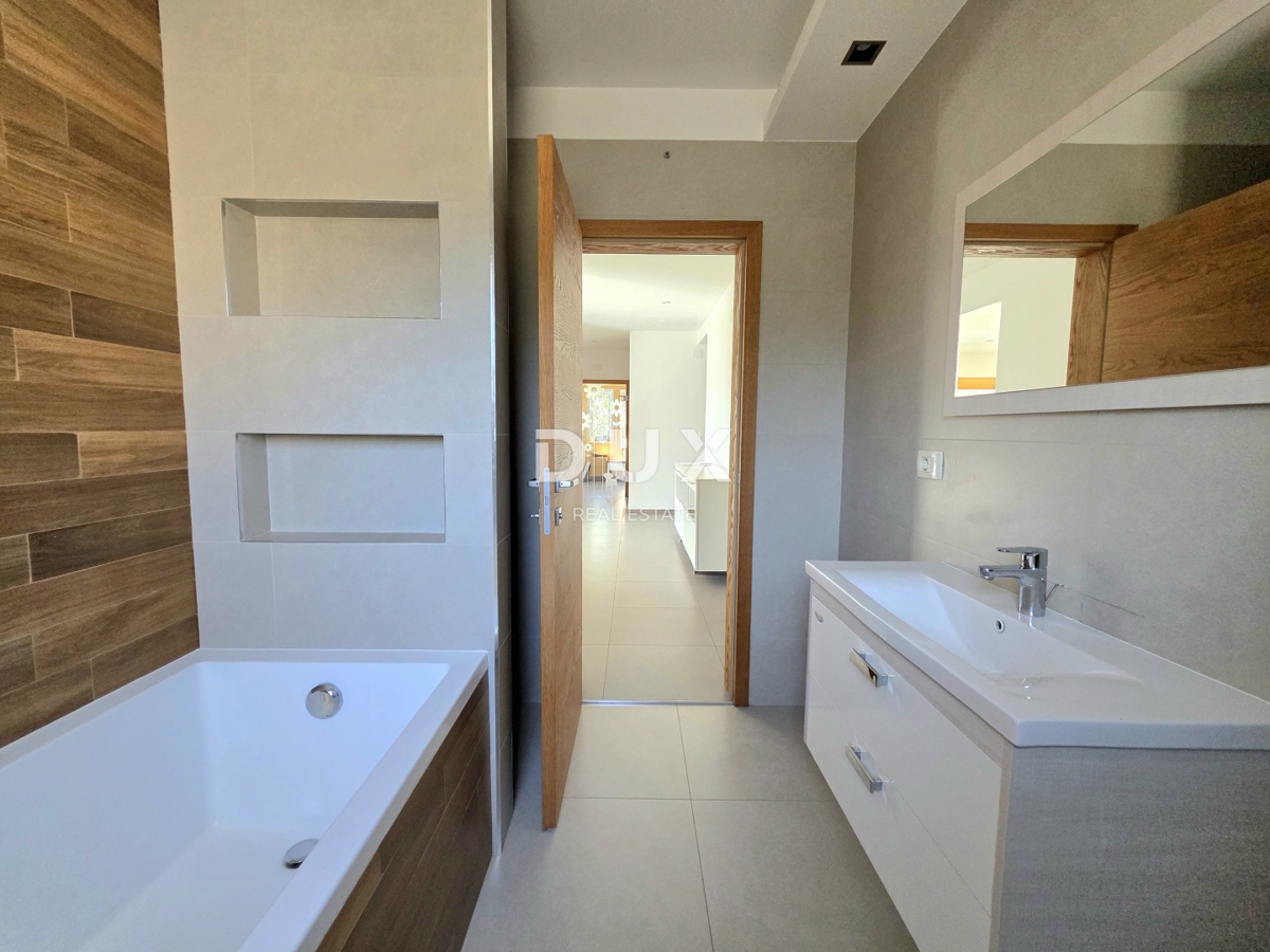 Hiša Monteserpo - Komunal, Pula, 250m2