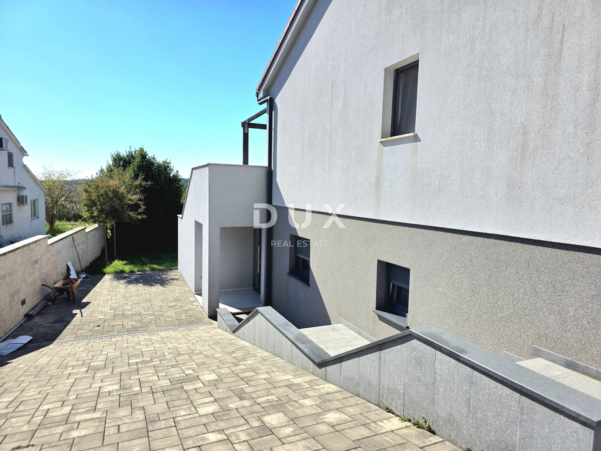 Hiša Monteserpo - Komunal, Pula, 250m2