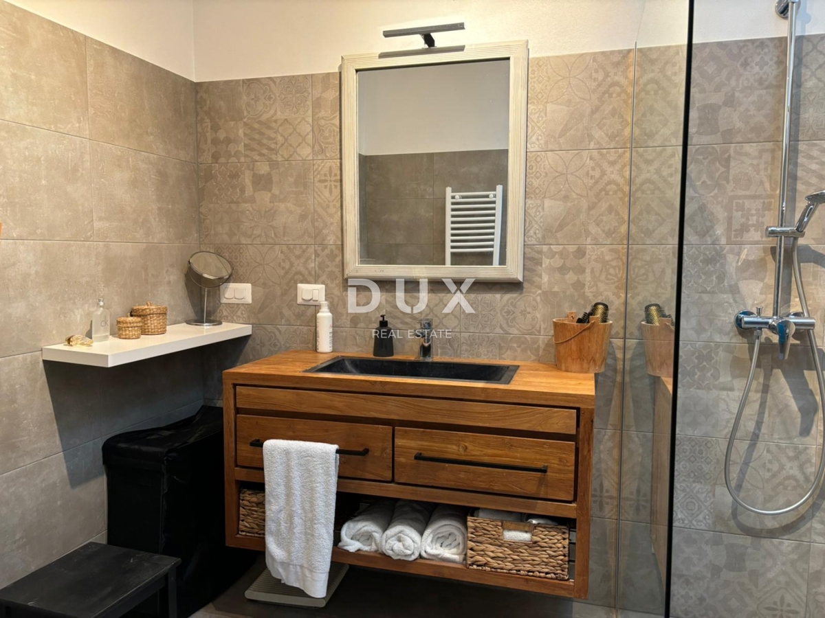 ISTRA, POREČ - Dve hiši z rustikalno moderno opremo z garažo in posebno ponudbo!