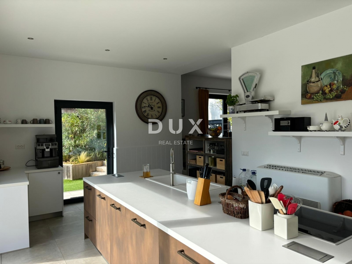 ISTRA, POREČ - Dve hiši z rustikalno moderno opremo z garažo in posebno ponudbo!