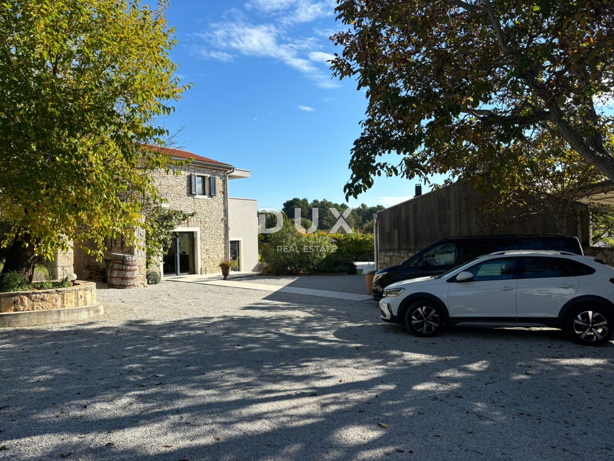 ISTRA, POREČ - Dve hiši z rustikalno moderno opremo z garažo in posebno ponudbo!