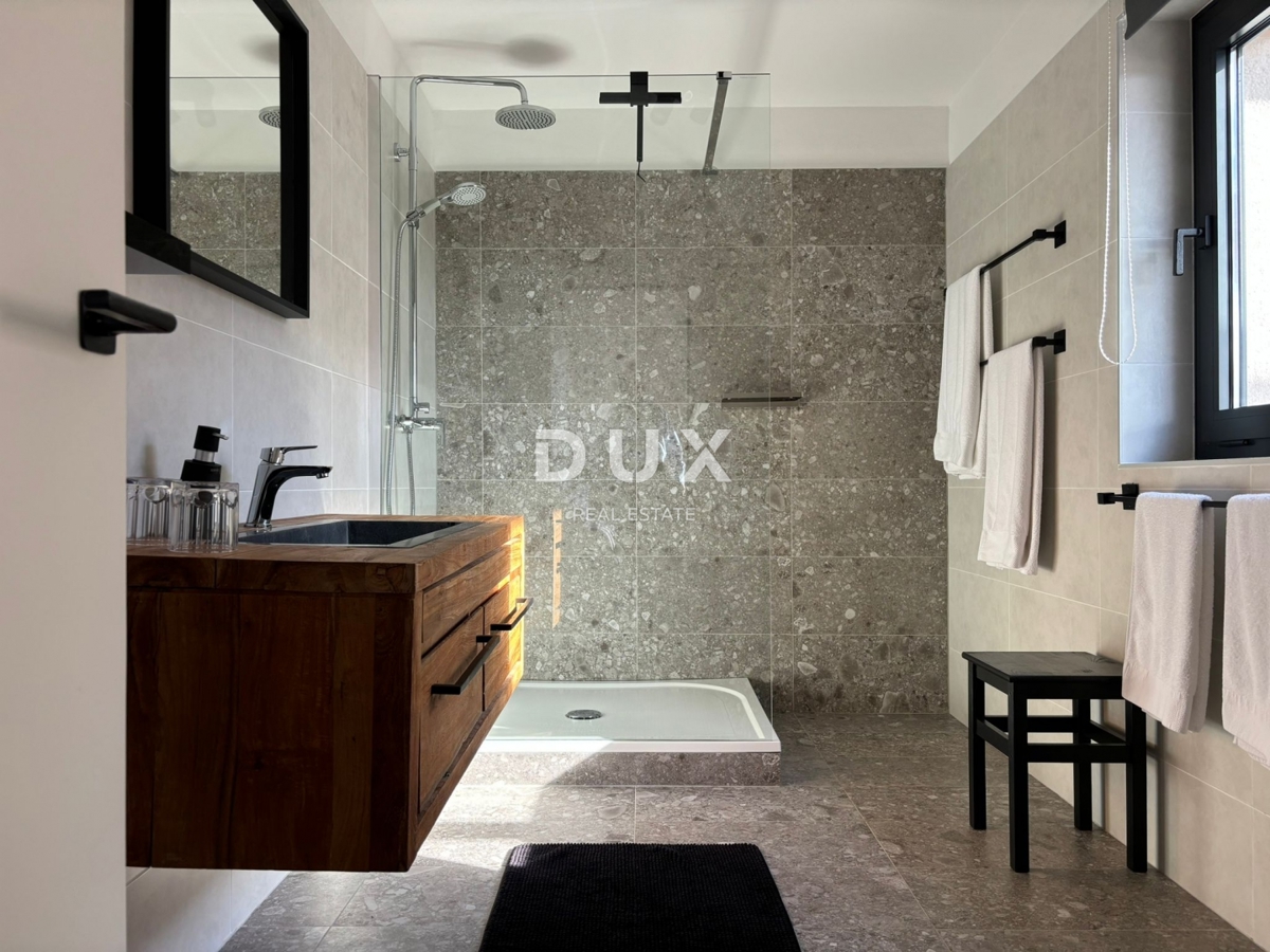 ISTRA, POREČ - Dve hiši z rustikalno moderno opremo z garažo in posebno ponudbo!