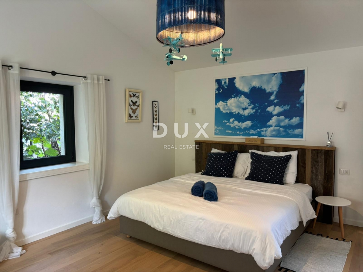 ISTRA, POREČ - Dve hiši z rustikalno moderno opremo z garažo in posebno ponudbo!