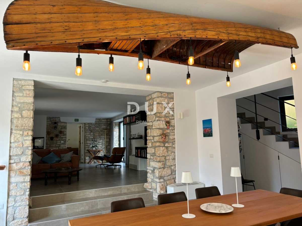 ISTRA, POREČ - Dve hiši z rustikalno moderno opremo z garažo in posebno ponudbo!