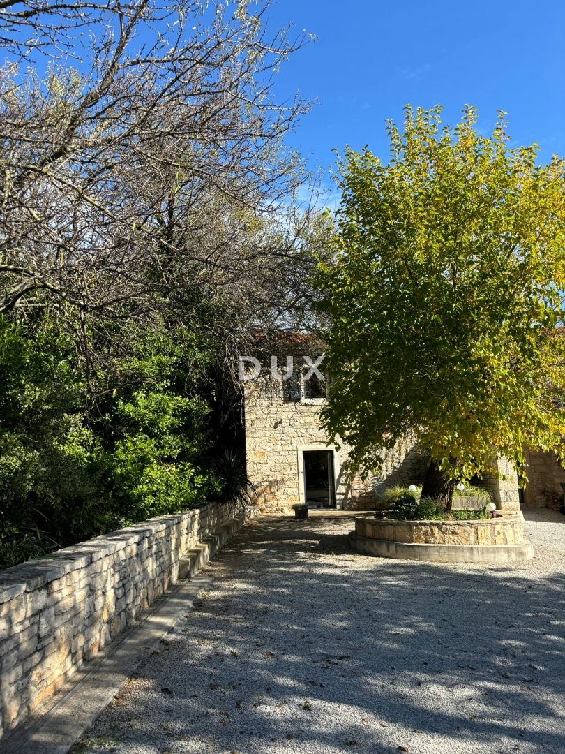 ISTRA, POREČ - Dve hiši z rustikalno moderno opremo z garažo in posebno ponudbo!