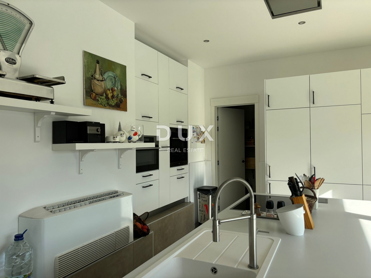 ISTRA, POREČ - Dve hiši z rustikalno moderno opremo z garažo in posebno ponudbo!