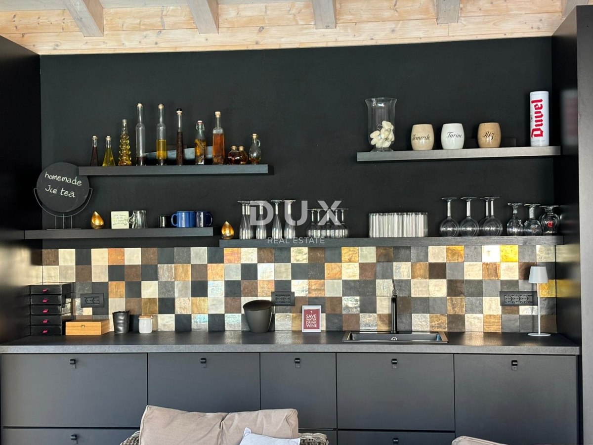 ISTRA, POREČ - Dve hiši z rustikalno moderno opremo z garažo in posebno ponudbo!