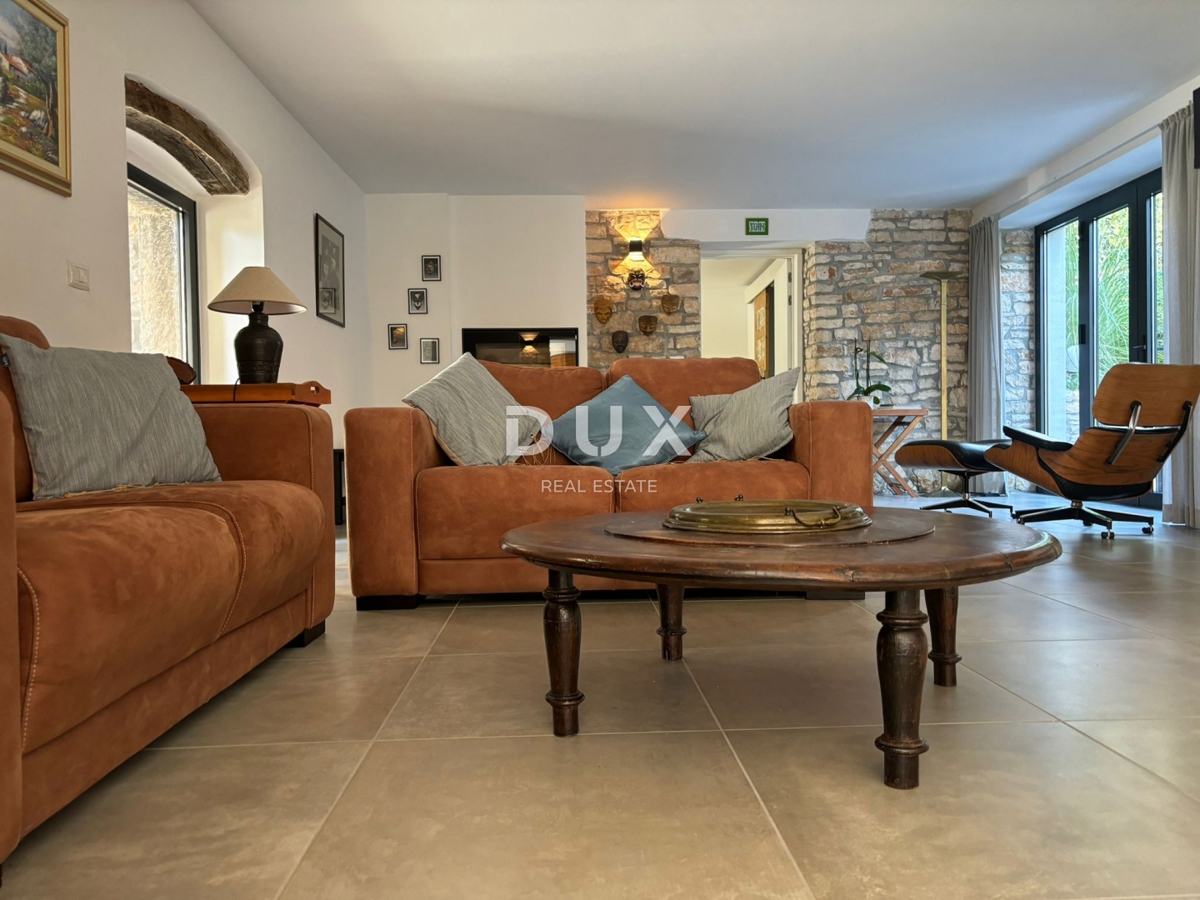 ISTRA, POREČ - Dve hiši z rustikalno moderno opremo z garažo in posebno ponudbo!