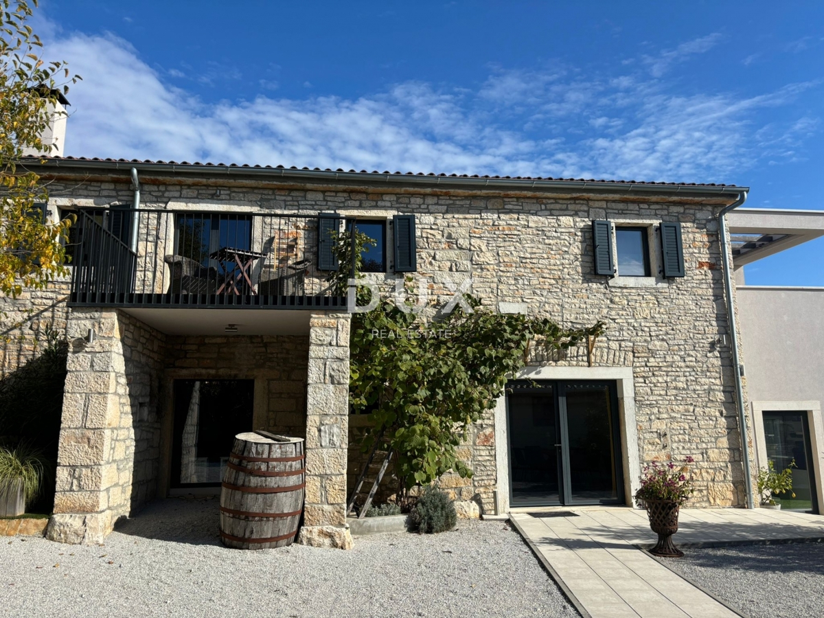 ISTRA, POREČ - Dve hiši z rustikalno moderno opremo z garažo in posebno ponudbo!