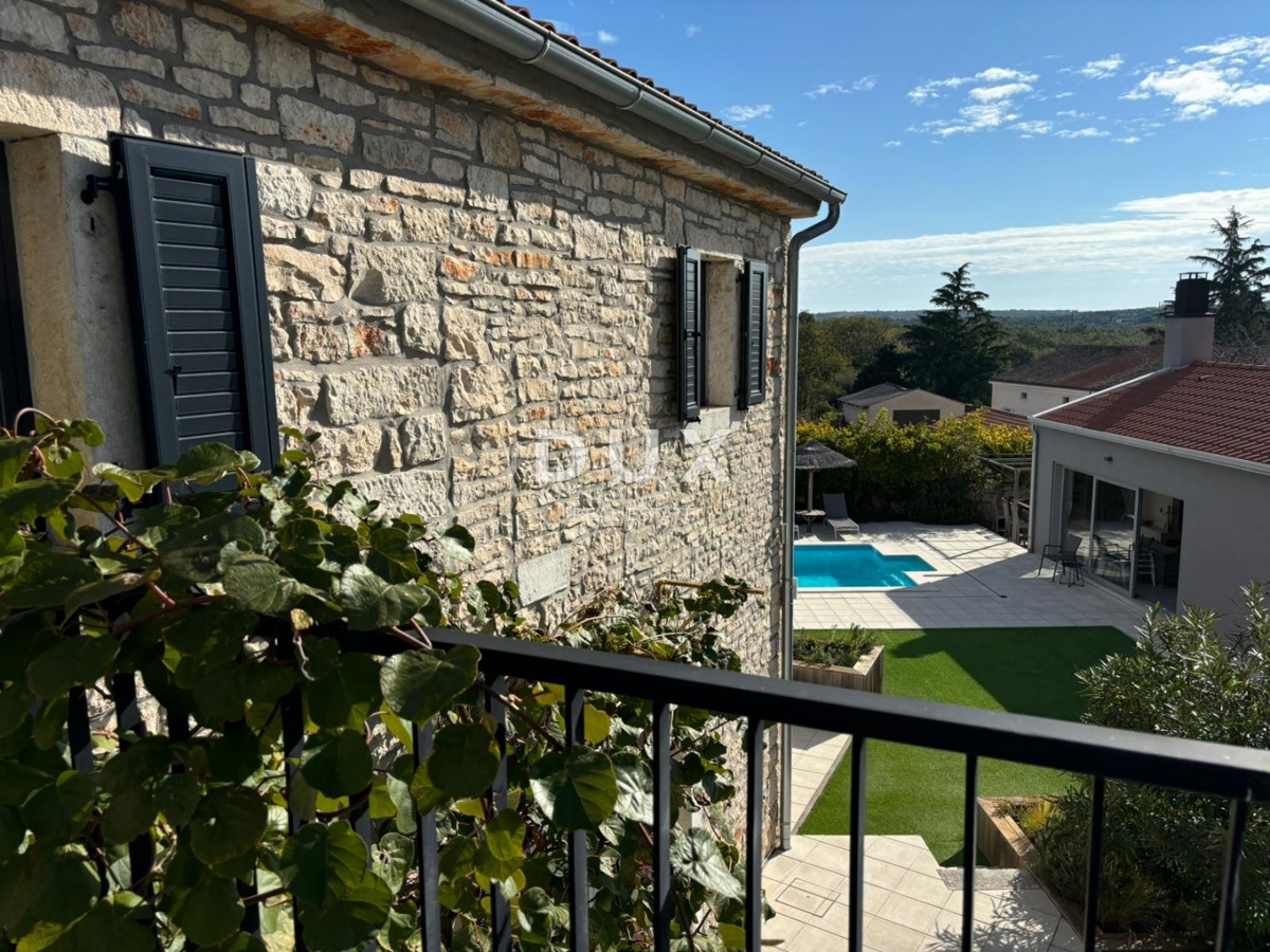 ISTRA, POREČ - Dve hiši z rustikalno moderno opremo z garažo in posebno ponudbo!