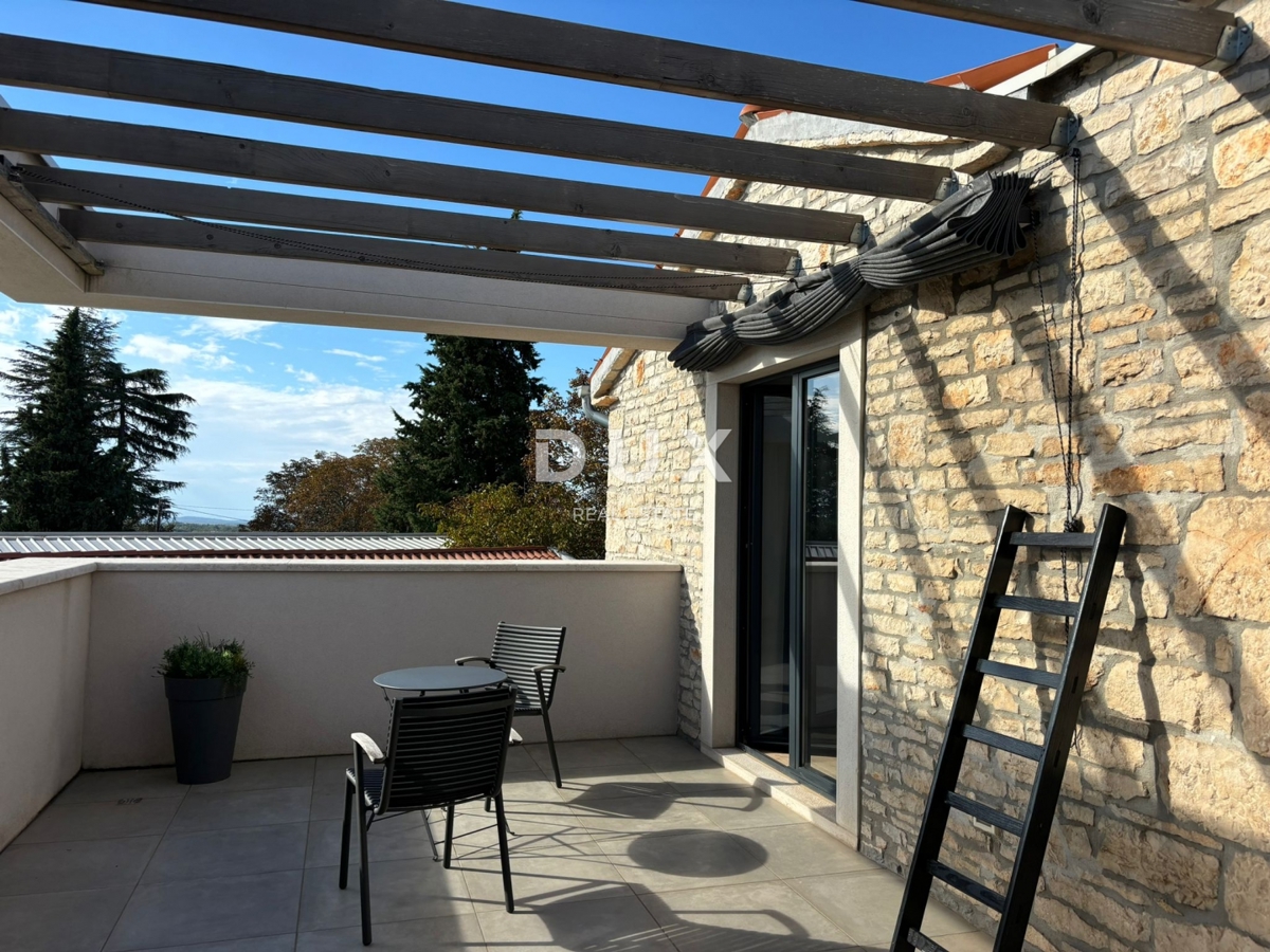 ISTRA, POREČ - Dve hiši z rustikalno moderno opremo z garažo in posebno ponudbo!