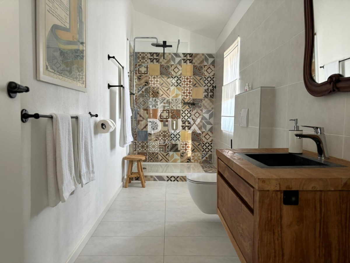 ISTRA, POREČ - Dve hiši z rustikalno moderno opremo z garažo in posebno ponudbo!