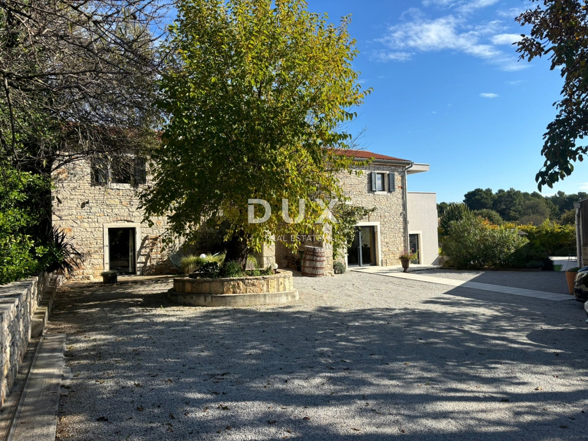 ISTRA, POREČ - Dve hiši z rustikalno moderno opremo z garažo in posebno ponudbo!