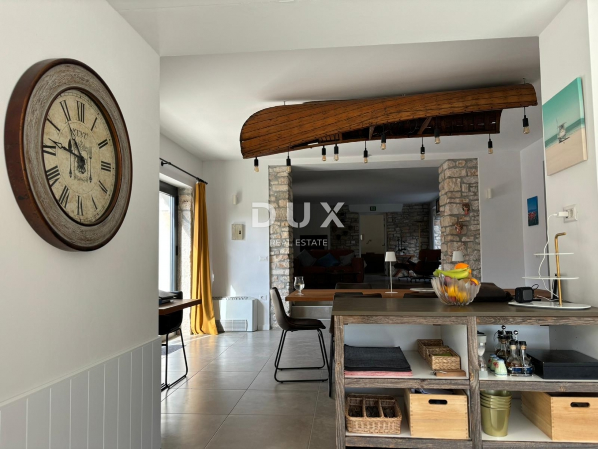 ISTRA, POREČ - Dve hiši z rustikalno moderno opremo z garažo in posebno ponudbo!