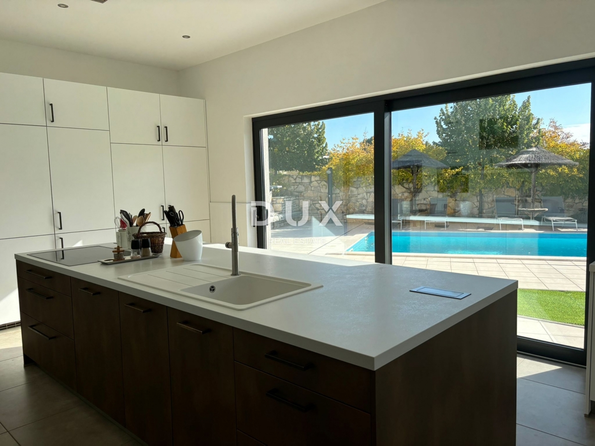 ISTRA, POREČ - Dve hiši z rustikalno moderno opremo z garažo in posebno ponudbo!