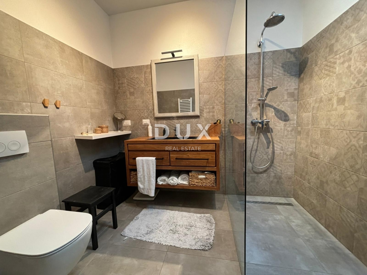 ISTRA, POREČ - Dve hiši z rustikalno moderno opremo z garažo in posebno ponudbo!