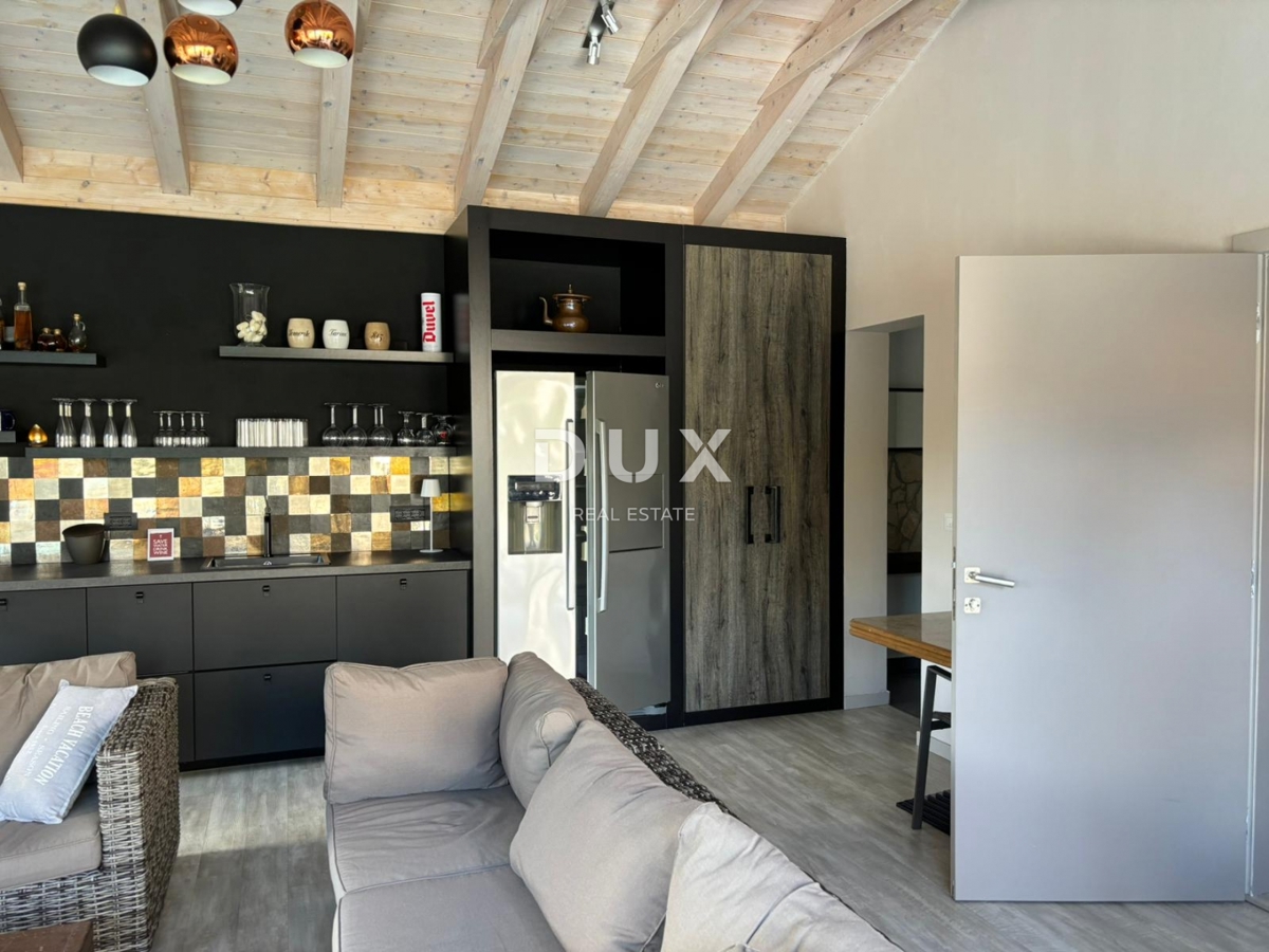 ISTRA, POREČ - Dve hiši z rustikalno moderno opremo z garažo in posebno ponudbo!