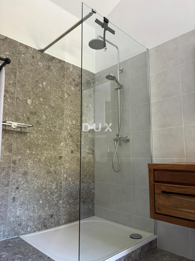 ISTRA, POREČ - Dve hiši z rustikalno moderno opremo z garažo in posebno ponudbo!