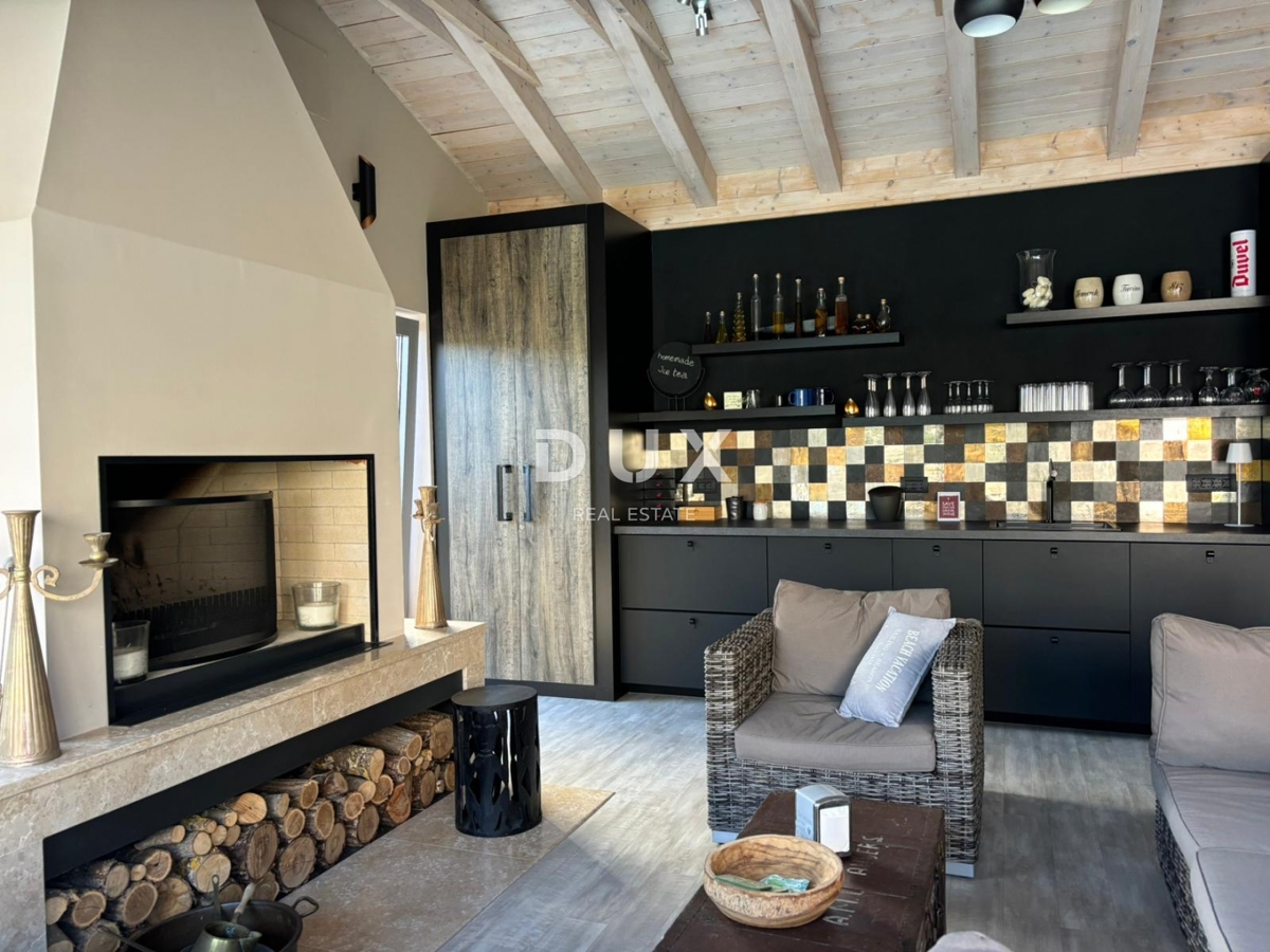 ISTRA, POREČ - Dve hiši z rustikalno moderno opremo z garažo in posebno ponudbo!