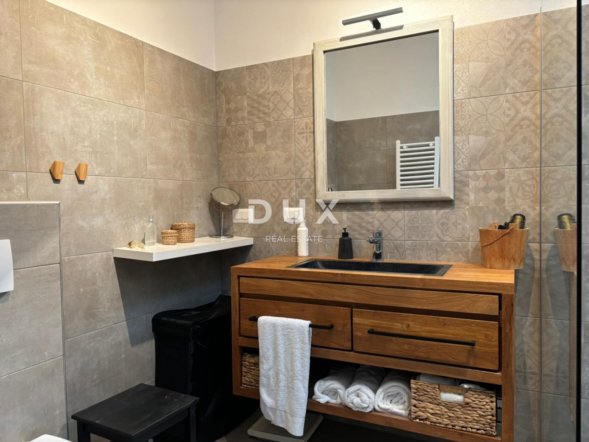 ISTRA, POREČ - Dve hiši z rustikalno moderno opremo z garažo in posebno ponudbo!