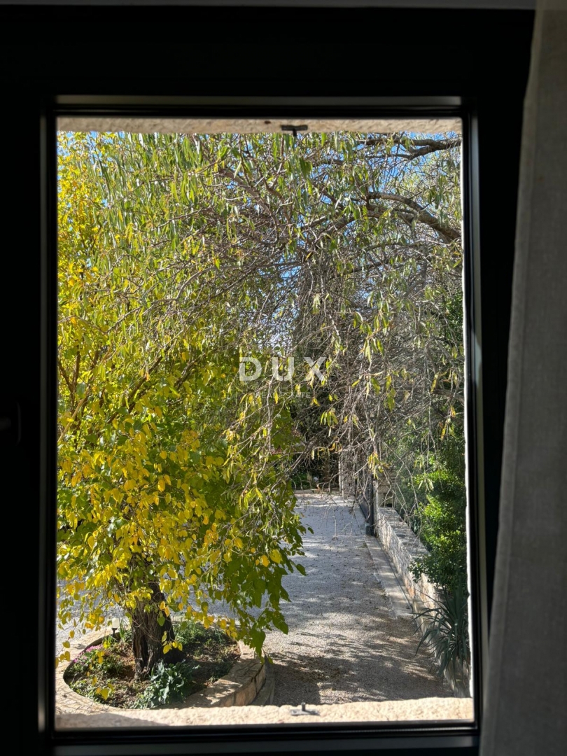 ISTRA, POREČ - Dve hiši z rustikalno moderno opremo z garažo in posebno ponudbo!