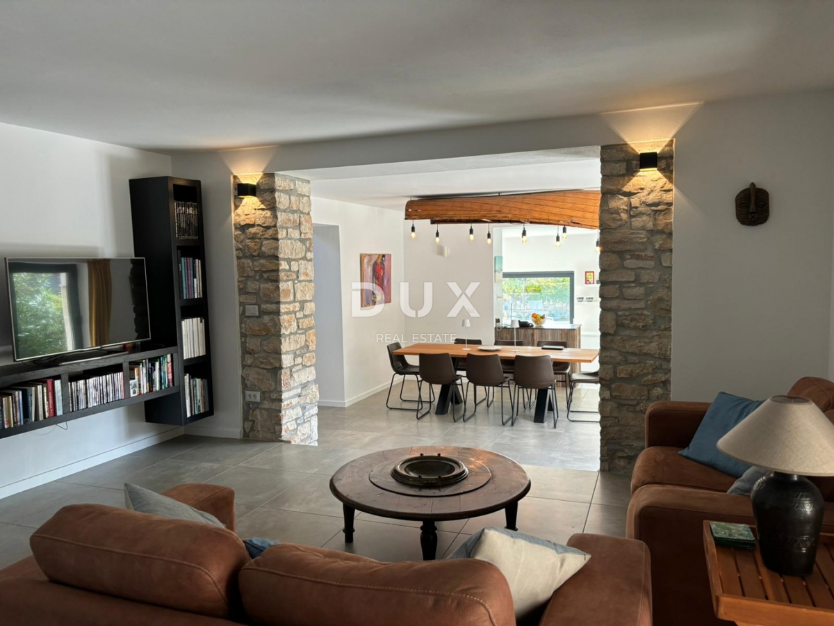 ISTRA, POREČ - Dve hiši z rustikalno moderno opremo z garažo in posebno ponudbo!