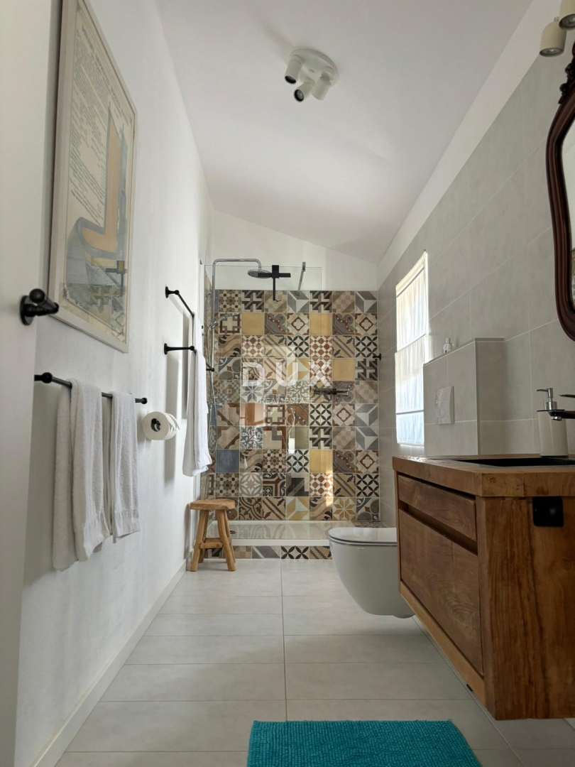 ISTRA, POREČ - Dve hiši z rustikalno moderno opremo z garažo in posebno ponudbo!