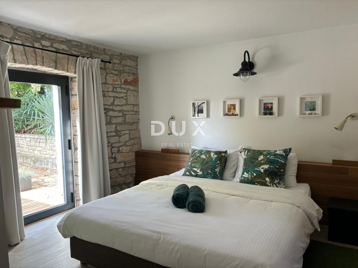 ISTRA, POREČ - Dve hiši z rustikalno moderno opremo z garažo in posebno ponudbo!