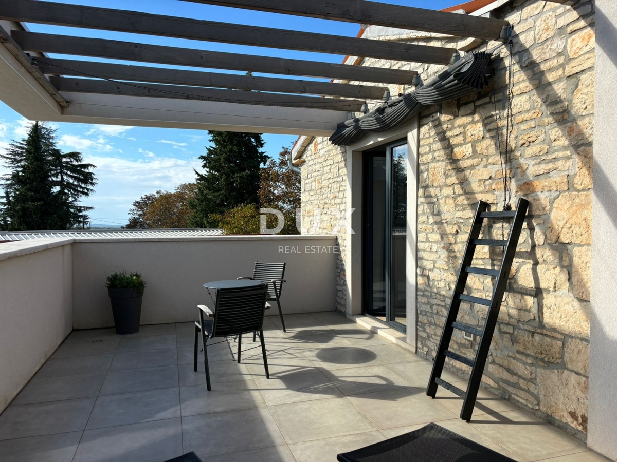 ISTRA, POREČ - Dve hiši z rustikalno moderno opremo z garažo in posebno ponudbo!