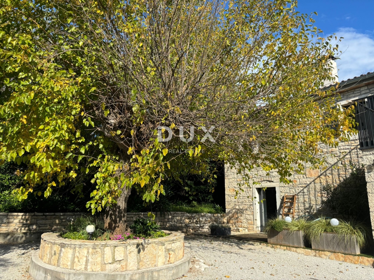 ISTRA, POREČ - Dve hiši z rustikalno moderno opremo z garažo in posebno ponudbo!