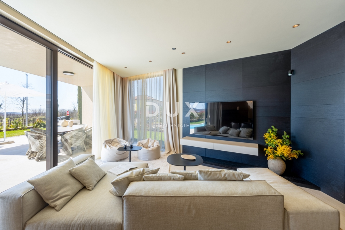 ISTRA, POREČ - Luksuzna hiša z bazenom na robu vasi