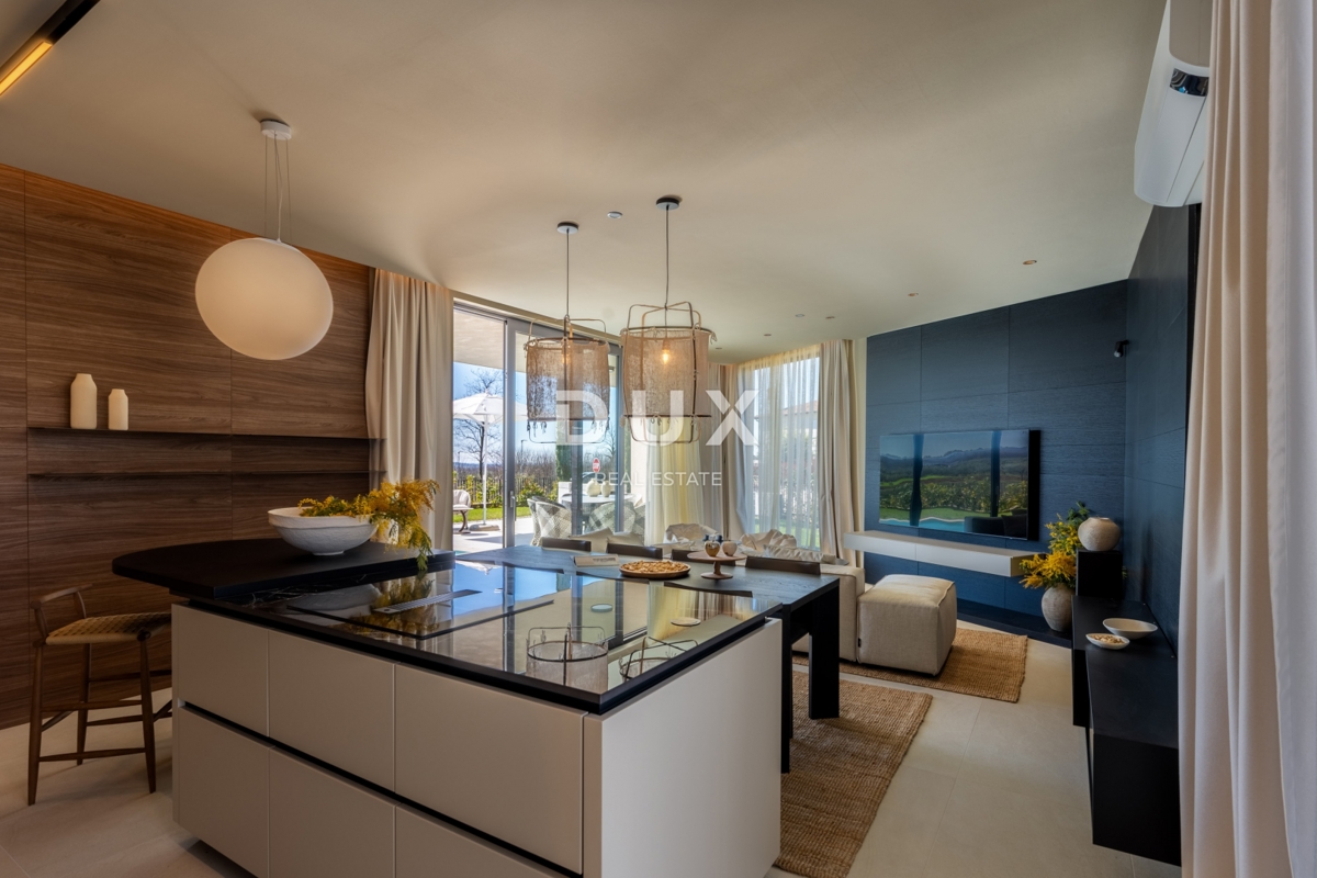 ISTRA, POREČ - Luksuzna hiša z bazenom na robu vasi