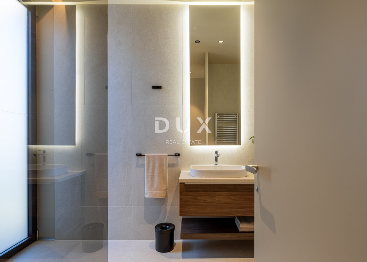 ISTRA, POREČ - Luksuzna hiša z bazenom na robu vasi