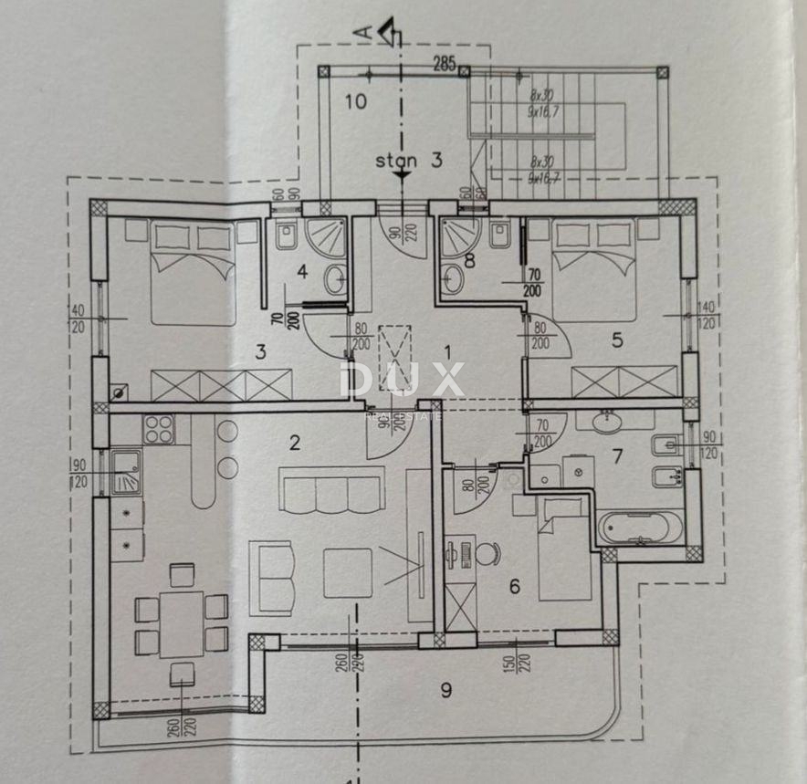 MATULJI - 3 spalnice + dnevna soba, RAZGLED, VRT, 2 parkirni mesti, 3 kopalnice!