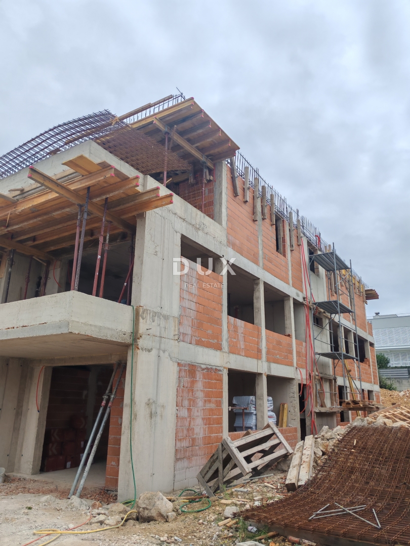 OTOK PAG, MANDRE - Moderna novogradnja s pogledom na morje 80 metrov od plaže! S4