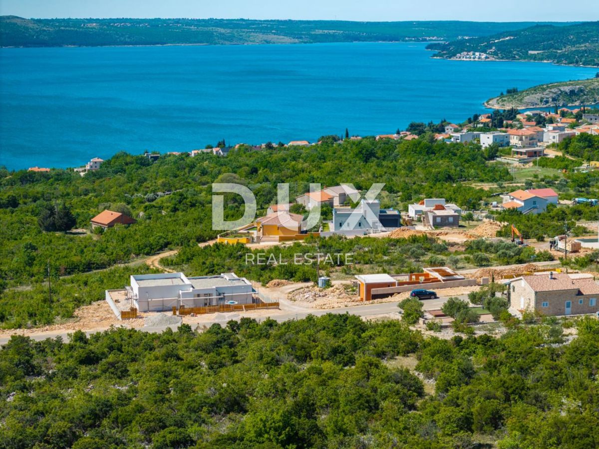 ZADAR, MASLENICA - Gradbeno zemljišče s pogledom na morje in idejnim projektom