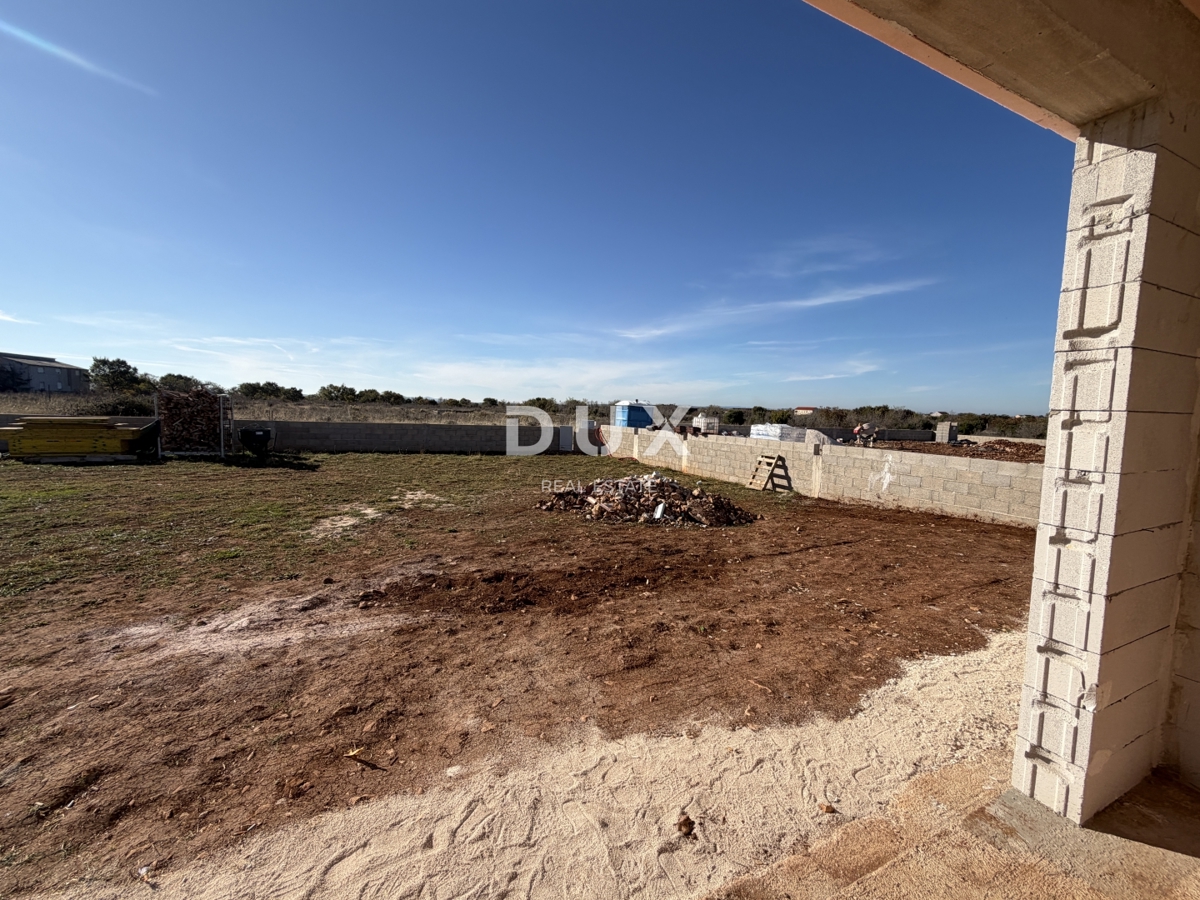 ZEMUNIK GORNJI - Zemljišče z gradnjo in gradbenim dovoljenjem!